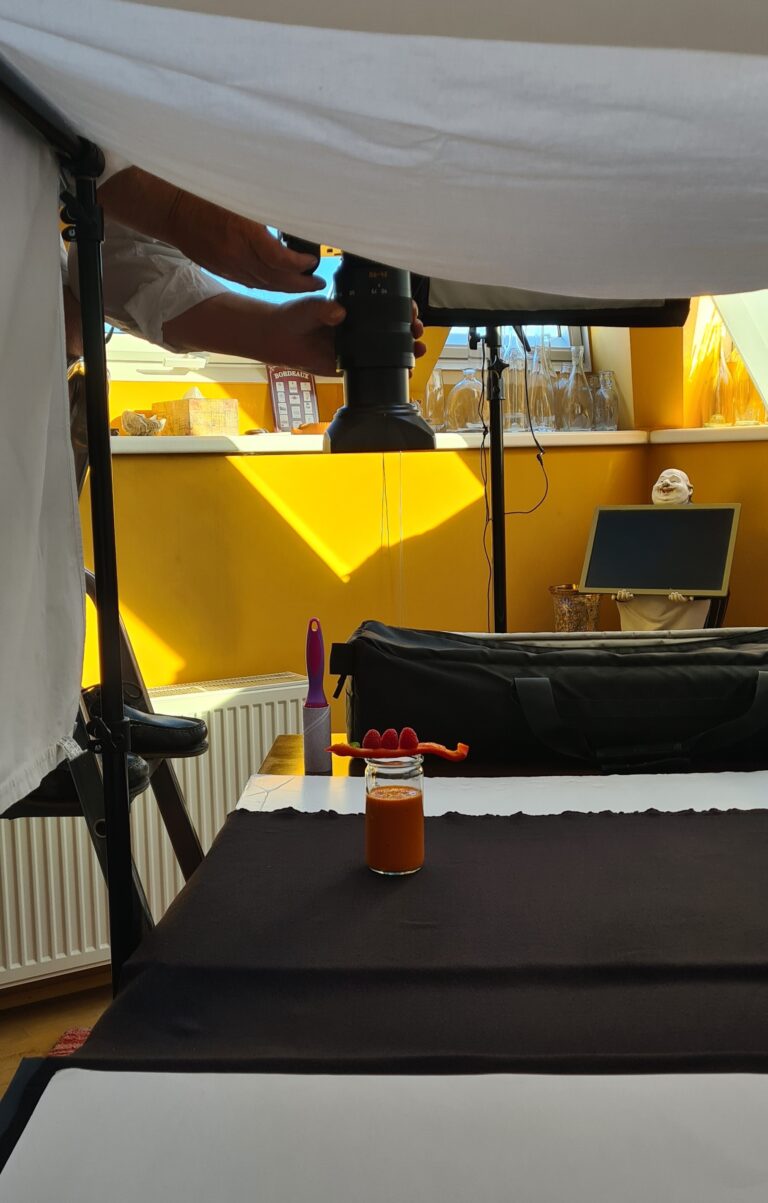 Der Fotograf Kurt-Michael Westermann fotografiert exakt von oben in einem Winkel von 90°